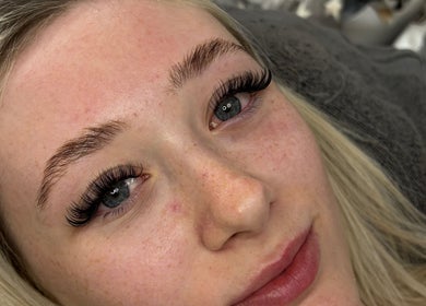 Close-up of glamorous eyelash extensions at Mhbeautz, Birmingham, England, GB.
