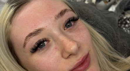 Close-up of glamorous eyelash extensions at Mhbeautz, Birmingham, England, GB.