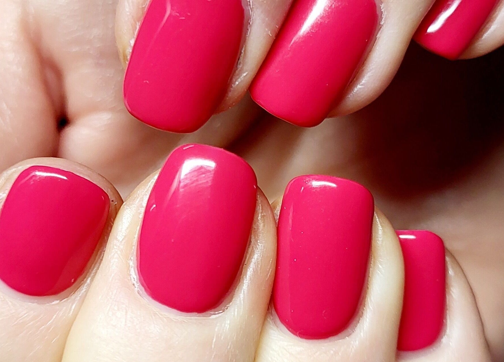 Perfectly manicured red nails at Beautiques, Fleet, England, GB highlight elegance and style.