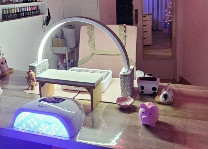 Espaço de manicure moderno em Do your nails here | Susana leandro - Nail designer, Caldas Da Rainha, Leiria, PT.