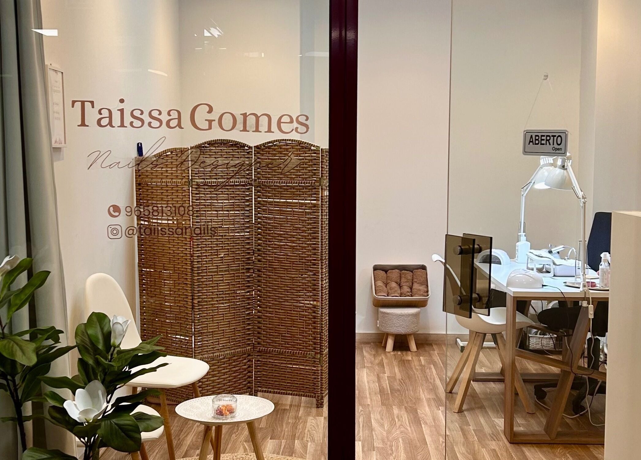Entrada elegante do Taissa Gomes Nails em Leiria, Leiria, PT com design acolhedor e sofisticado.