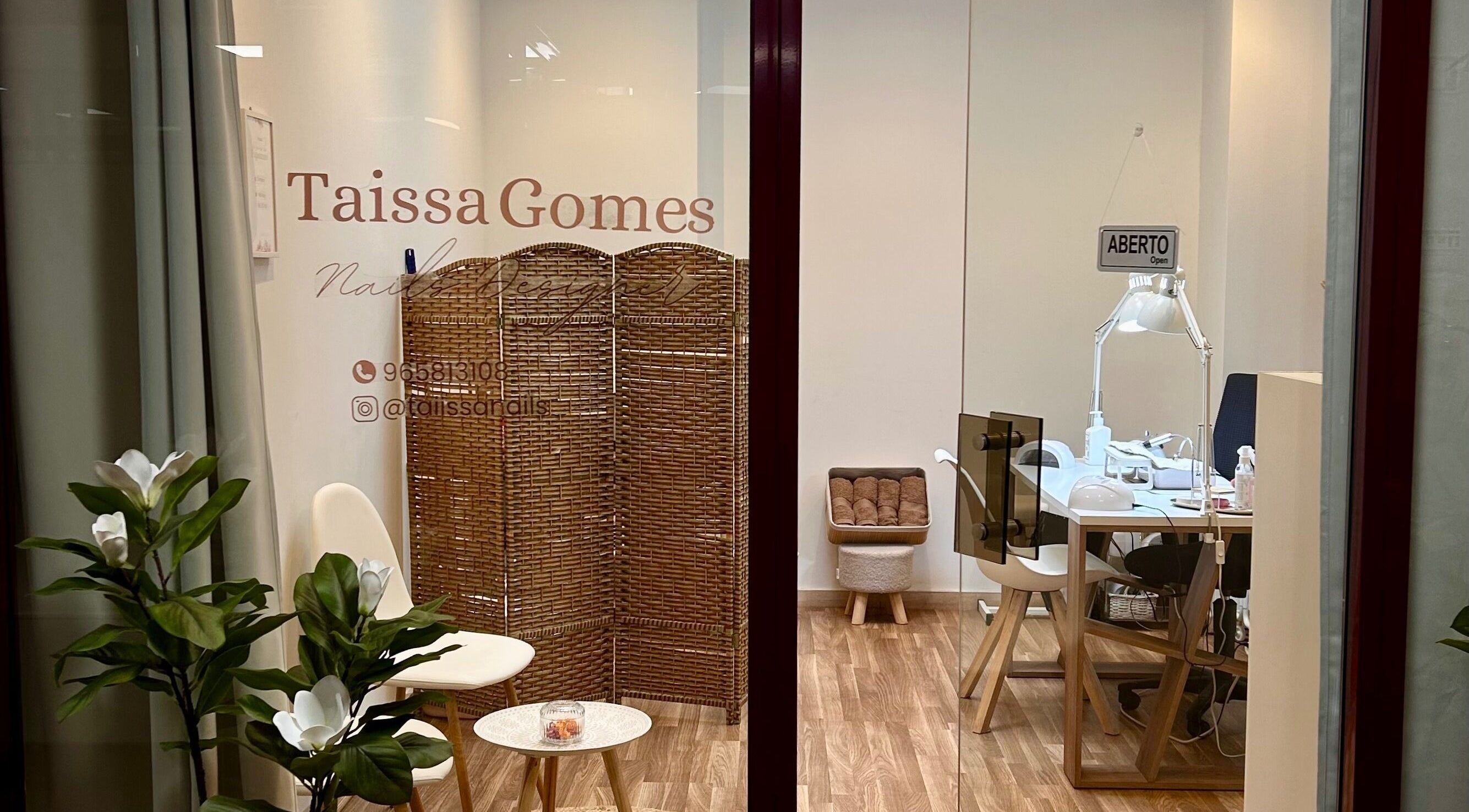 Entrada elegante do Taissa Gomes Nails em Leiria, Leiria, PT com design acolhedor e sofisticado.