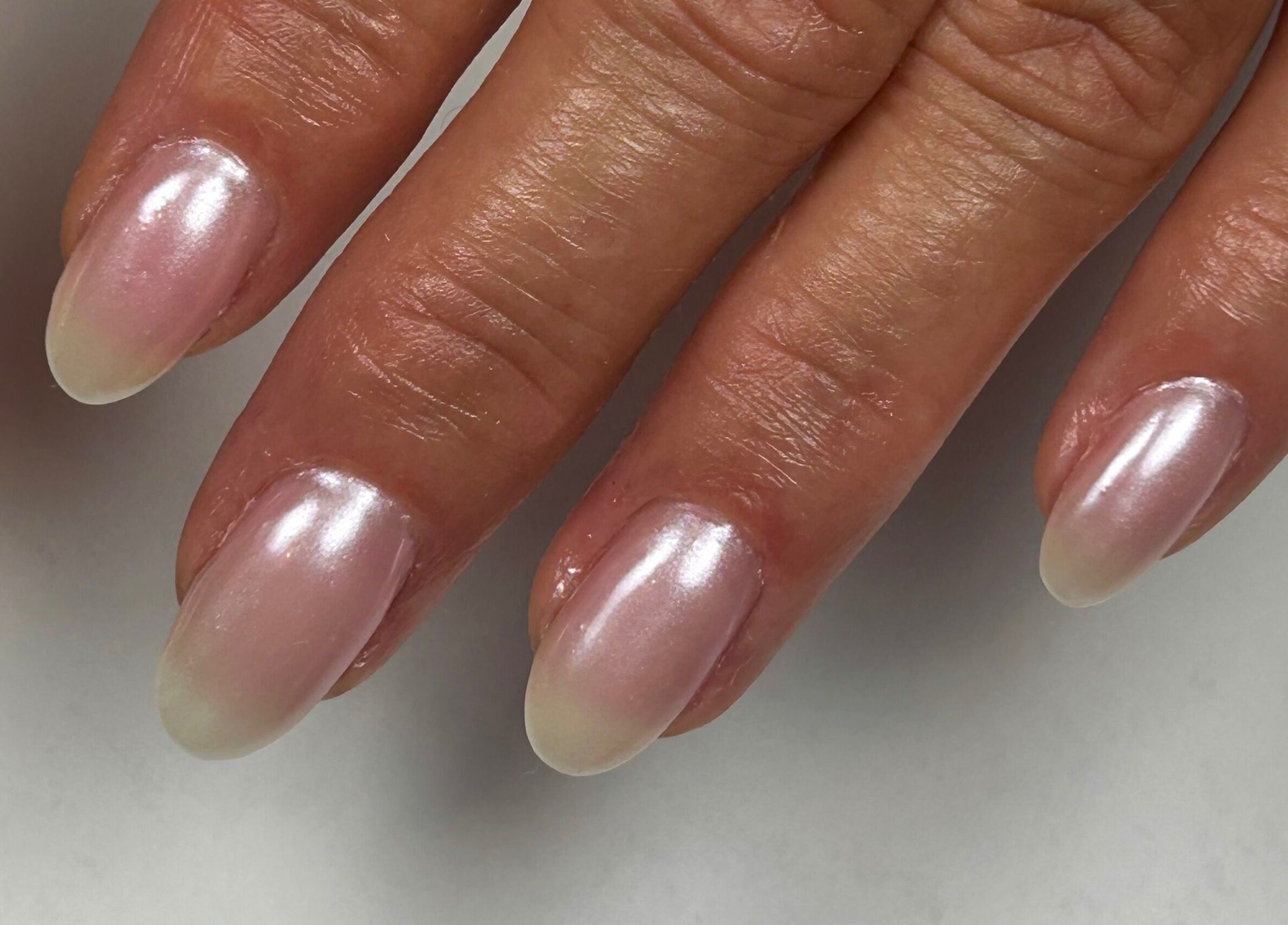 Unhas peroladas bem cuidadas no Taissa Gomes Nails em Leiria, Leiria, PT.