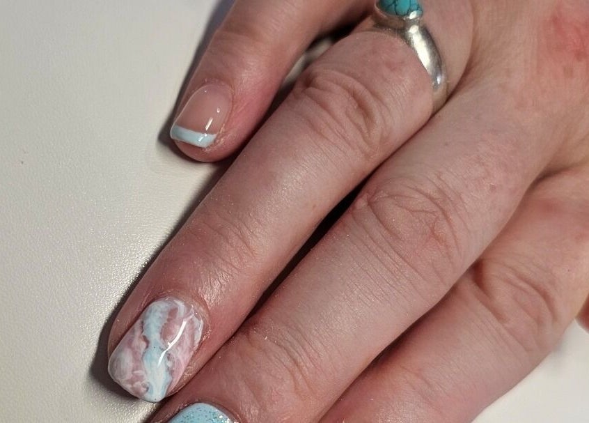 Elegant nail art with blue swirls at Glowgetter Beauty, Holmes Chapel, England, GB.