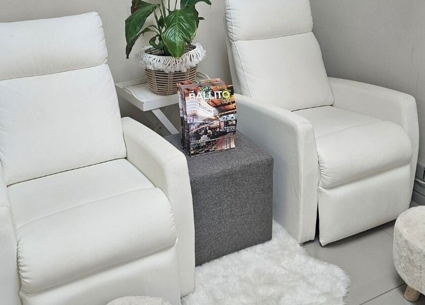 Relaxing chairs and decor at Dandelion Beauty Studio, Ballito, Kwazulu-natal, ZA.