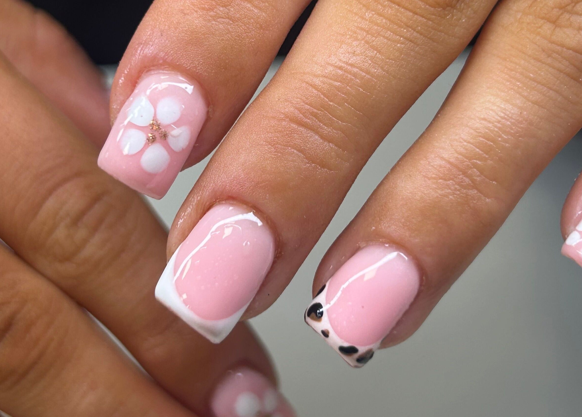 Floral nail art design at Nails by Constance, Colwyn Bay, Wales, GB.