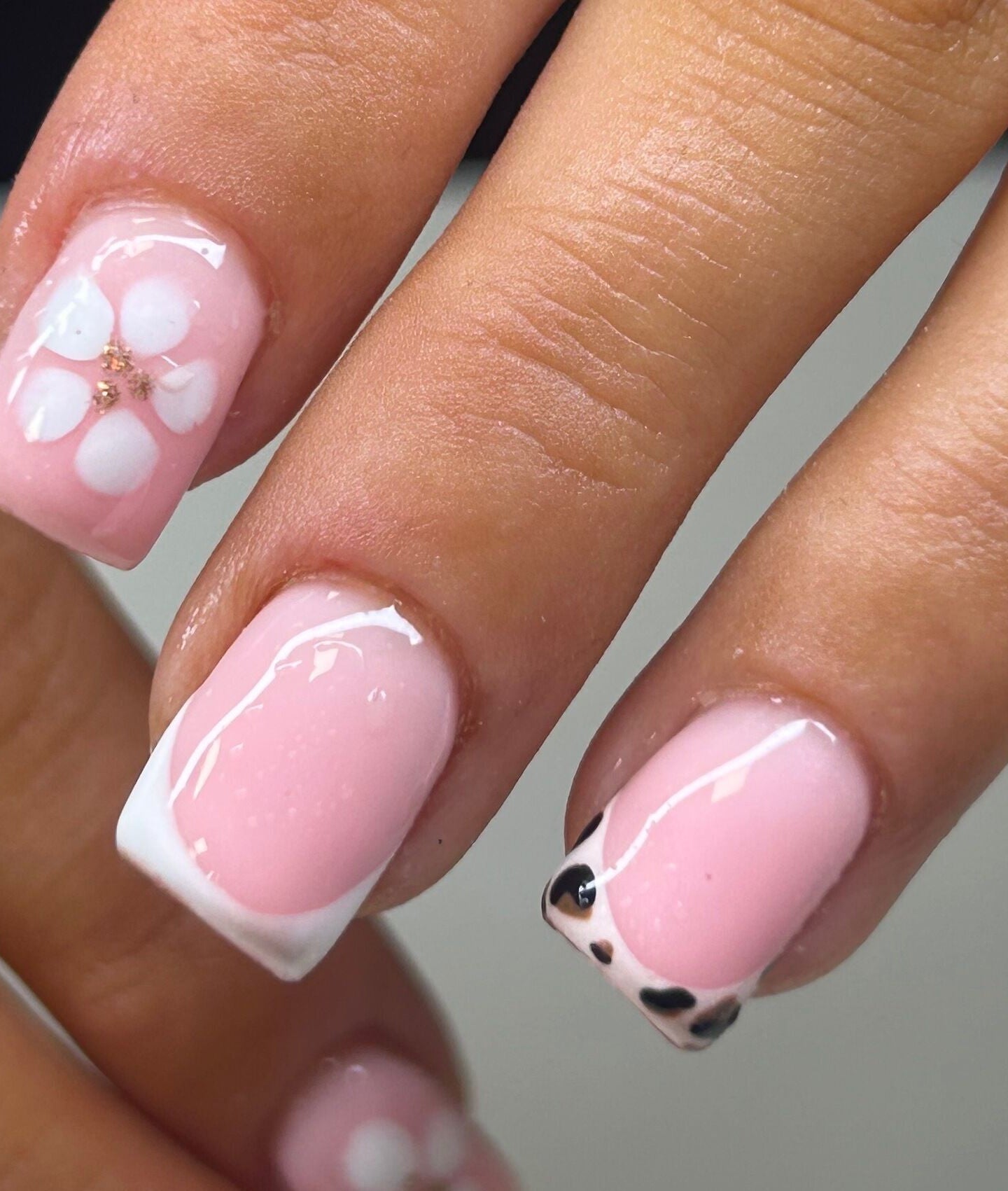 Floral nail art design at Nails by Constance, Colwyn Bay, Wales, GB.
