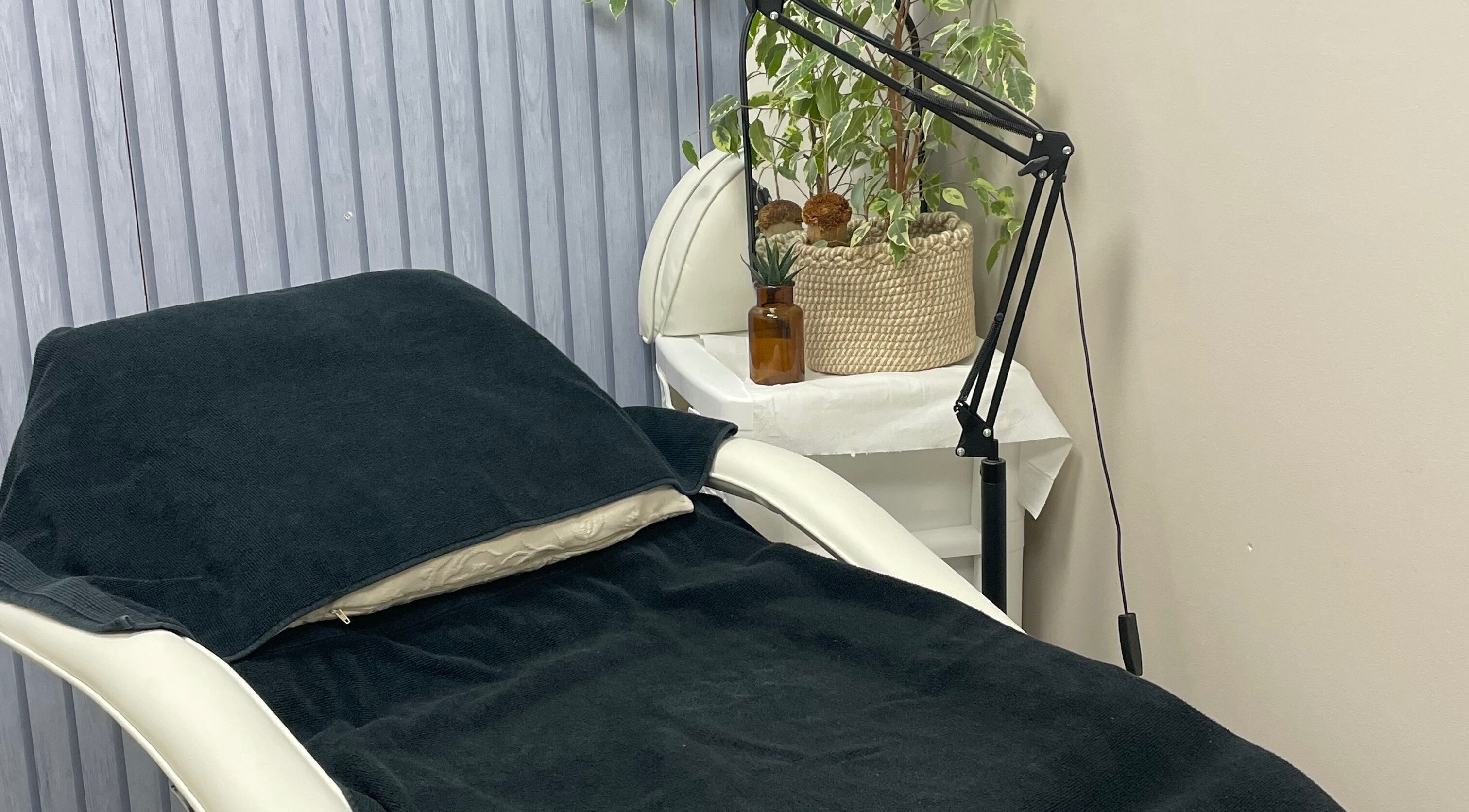 Relaxing treatment bed with plants at Beauteous, Southampton, England, GB spa for ultimate tranquility.