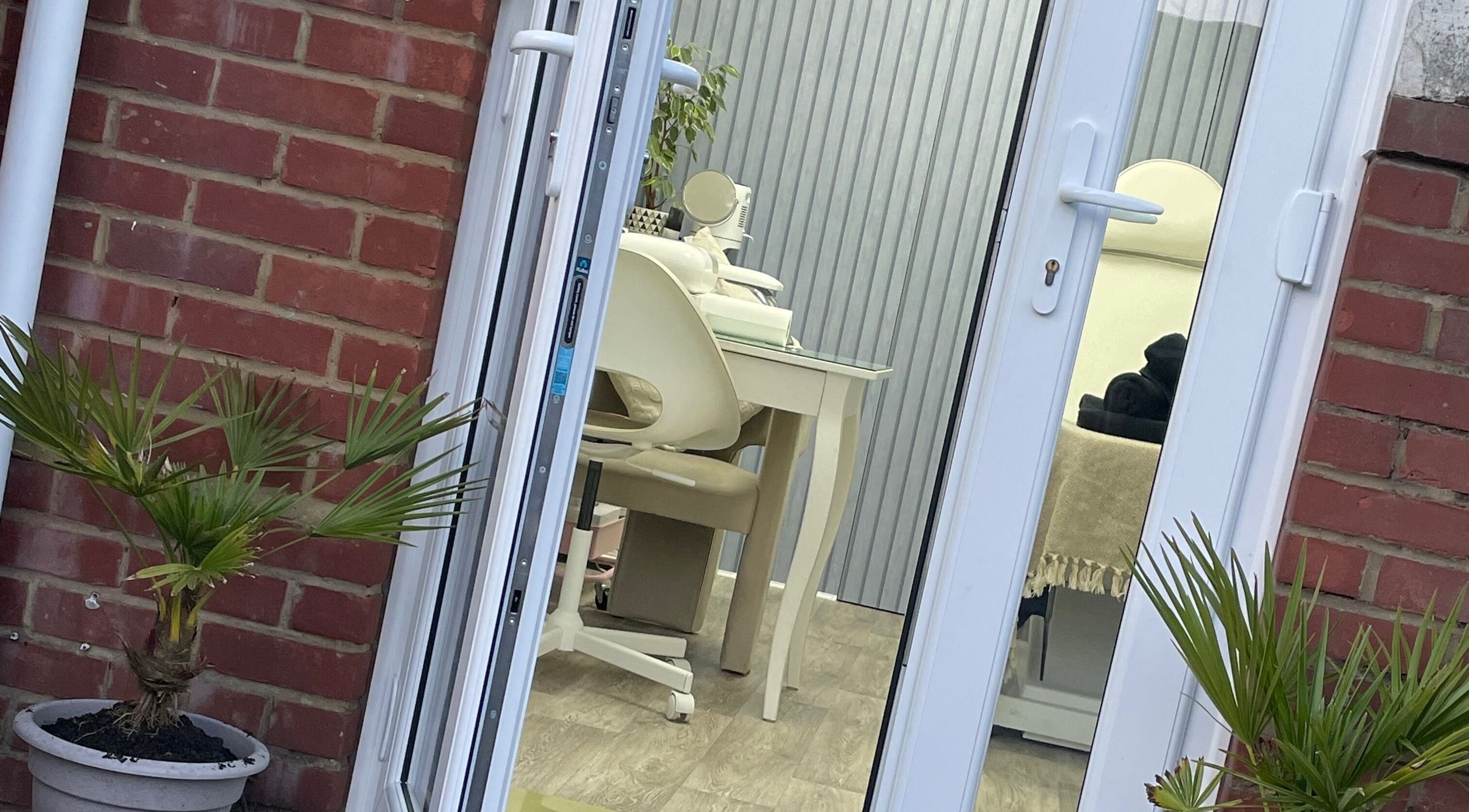 Beauteous venue entrance with cozy interior view in Southampton, England, GB.