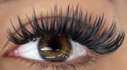 Blossoming Lashes, bild 2