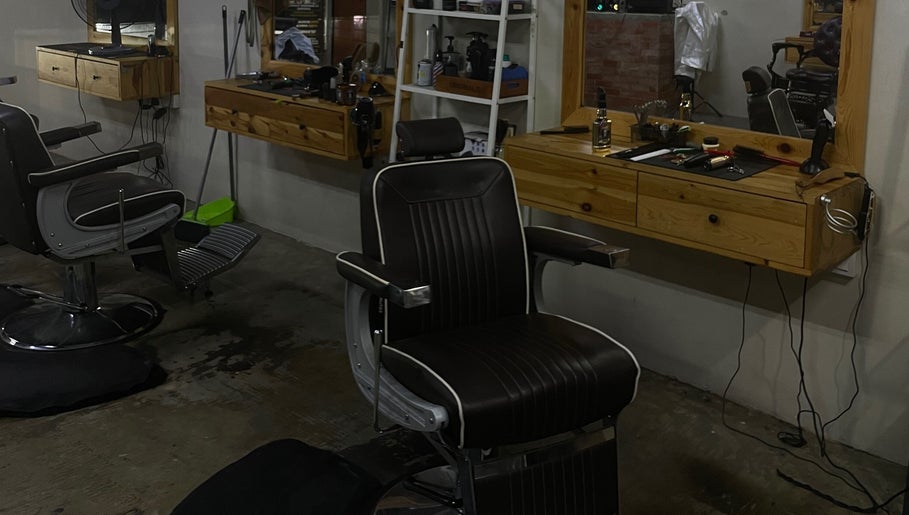 Sleek barber chair at Leecutshair in Petaling Jaya, Selangor, MY, showcasing stylish interior design.