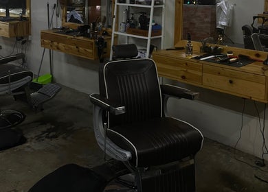 Sleek barber chair at Leecutshair in Petaling Jaya, Selangor, MY, showcasing stylish interior design.