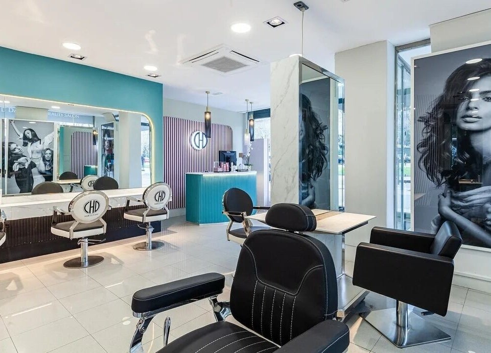 Interior moderno de Hair Cut Day Diagonal en Barcelona, Catalunya, ES.