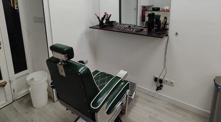 Khiros Barber Studio