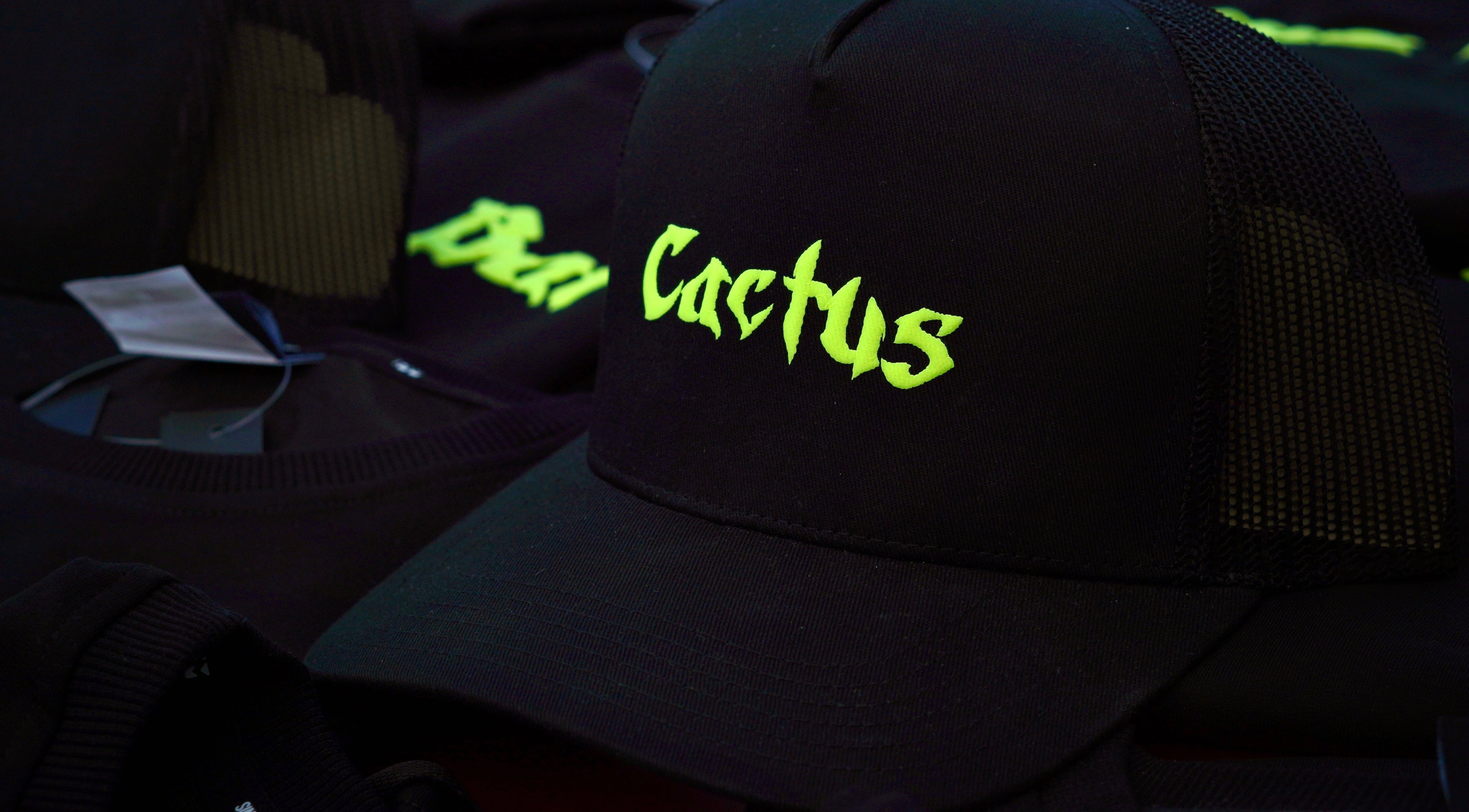 Черна капачка с надпис Cactus в Cactus Barber, Ямбол, Ямбол, BG.