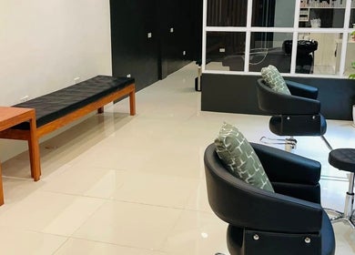Elegant salon interior at Nima Hair By Japanese, Parañaque, Metro Manila, PH showcasing stylish chairs and decor.