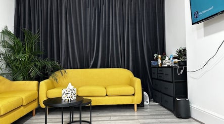 Aries Salon Academy image 3