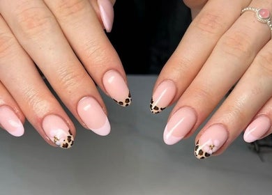 Stylish leopard print nail art at Izzy’s beauty room 🤍 in Gorseinon, Wales, GB.