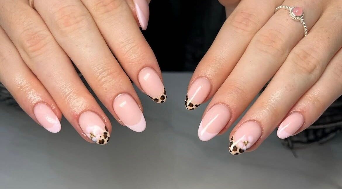 Stylish leopard print nail art at Izzy’s beauty room 🤍 in Gorseinon, Wales, GB.