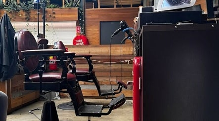 Tapper Don barbershop image 2