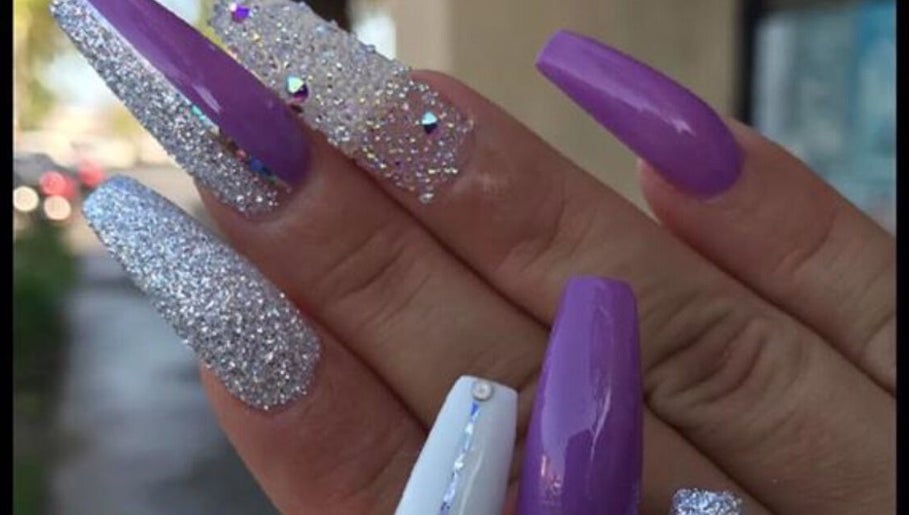 Cosmo cabin Exclusive Nail Spa image 1