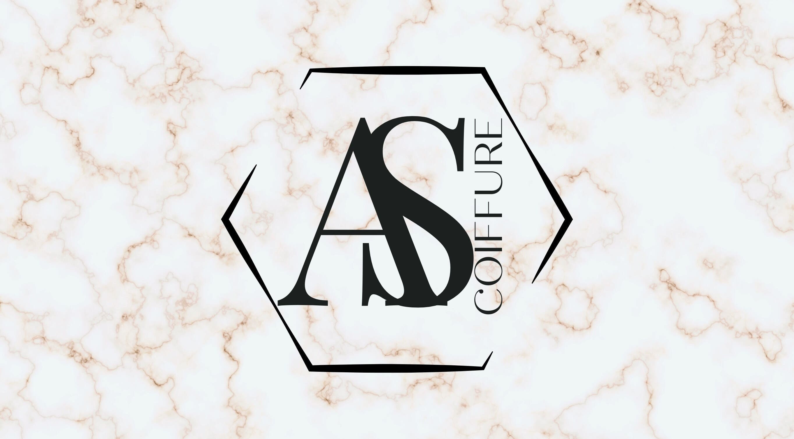 Logo moderne de AS Coiffure Sàrl à Sion, Valais, CH, sur un fond marbré élégamment conçu.