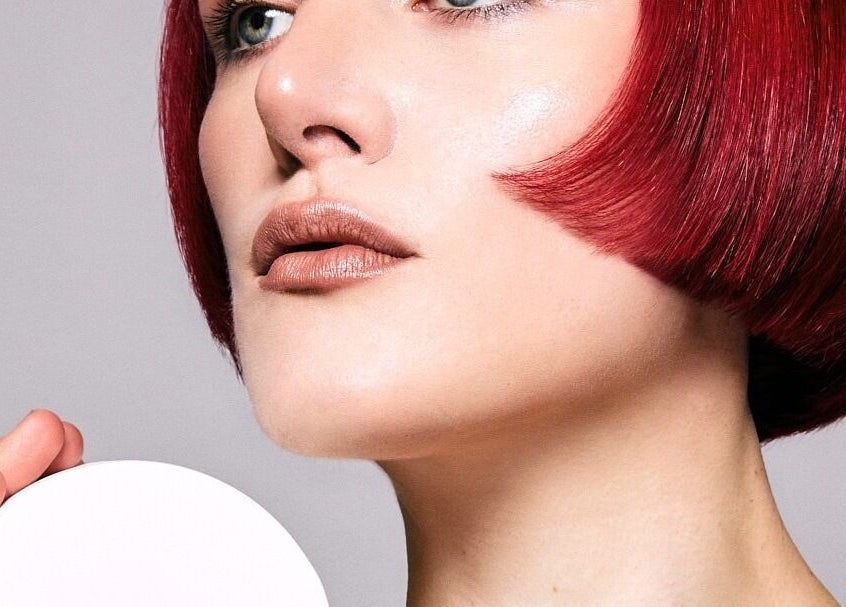 Elegante rote Frisur bei Pascal Conrad Hair in Berlin, Berlin, DE.