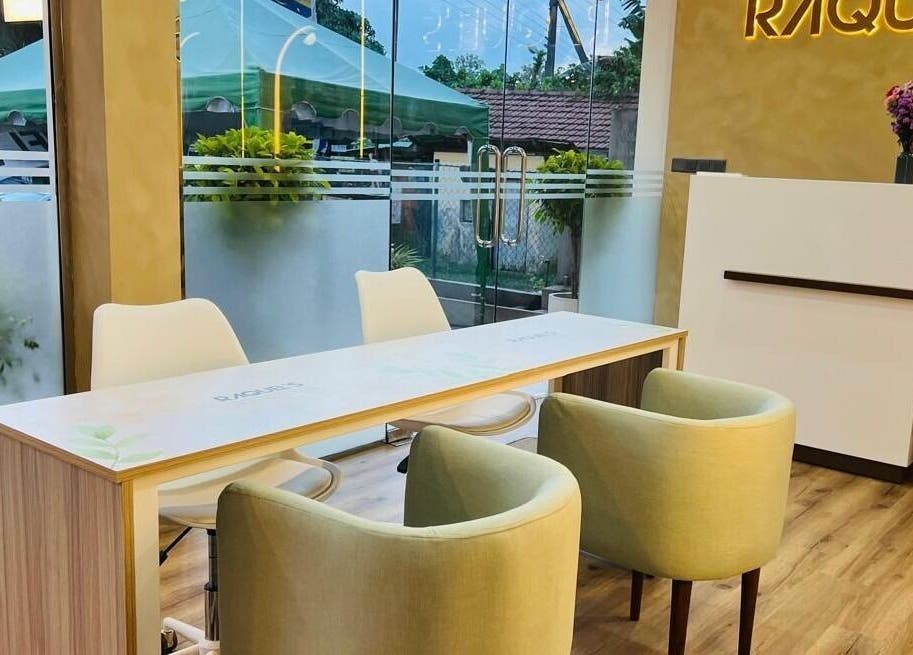 Raquel's Wennappuwa's stylish reception area in Wennappuwa, North Western Province, LK with cozy seating.