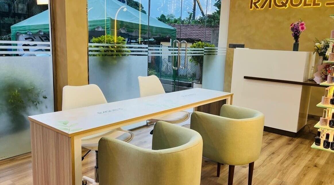 Raquel's Wennappuwa's stylish reception area in Wennappuwa, North Western Province, LK with cozy seating.