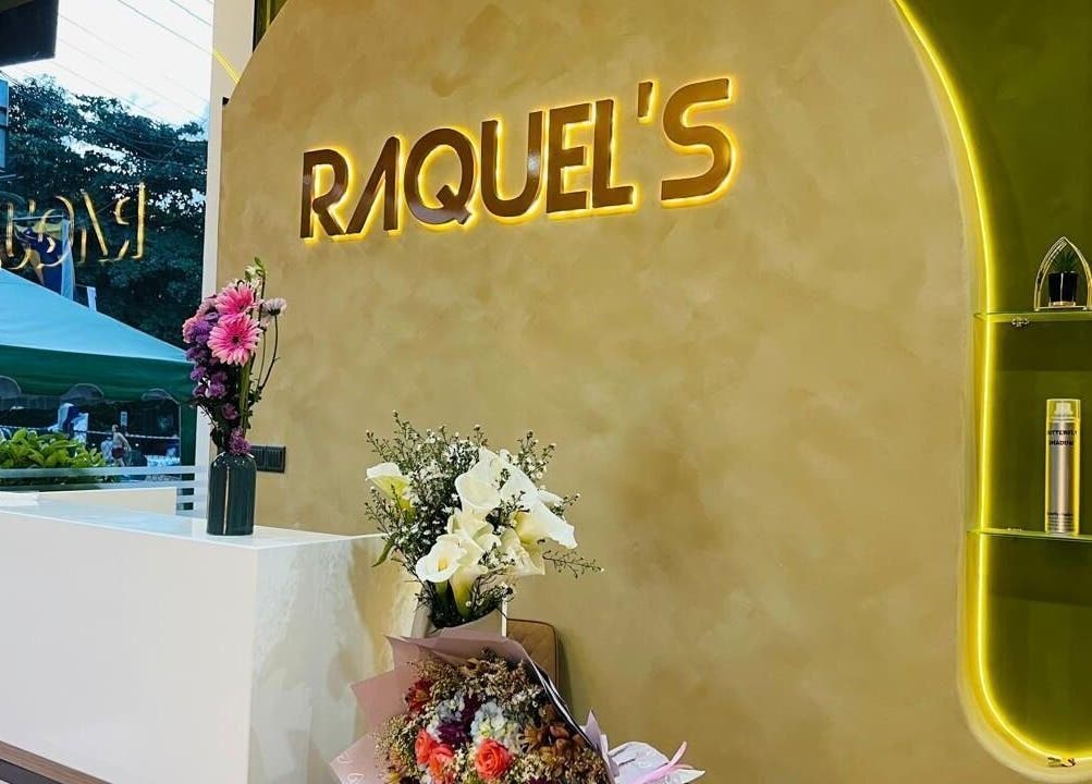 Elegant Raquel's Wennappuwa reception area adorned with flowers, located in Wennappuwa, North Western Province, LK.