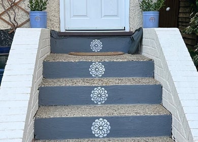 Artistic steps leading to Mandala Massage in Berkhamsted, England, GB with decorative plants.