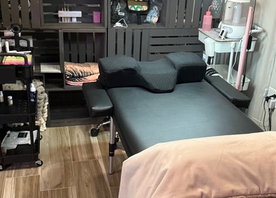 Relaxing treatment room at Shannan’s Beauty Bar in Tiverton, Rhode Island, US, showcasing a comfortable setup.
