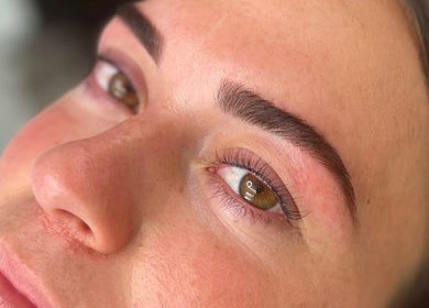 Perfectly shaped brows and lashes at A.BrowsnLashes, Kerikeri, Northland, NZ. Enhance your beauty today.