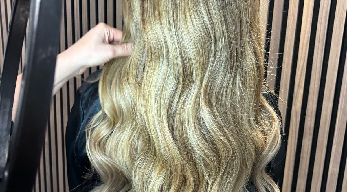 Luscious blonde waves styled at House of L.A @ Jays escape, Stanstead Abbotts, England, GB.