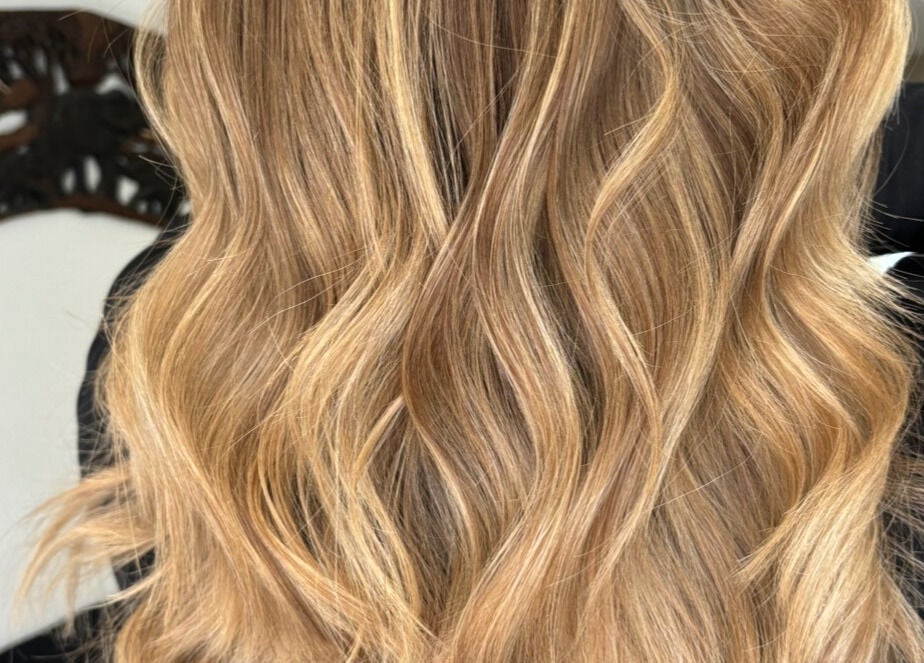 Lustrous blonde waves styled at House of L.A @ Jays escape, Stanstead Abbotts, England, GB.