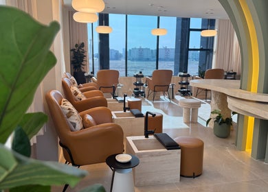 Relaxing lounge area at Fayya Beauty Salon & Spa, Al Khobar, with plush seating and natural light.