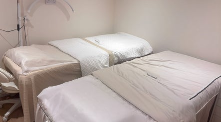 Clean, sanitized beds at Seiso, London, England, GB, ready for a peaceful wellness treatment.
