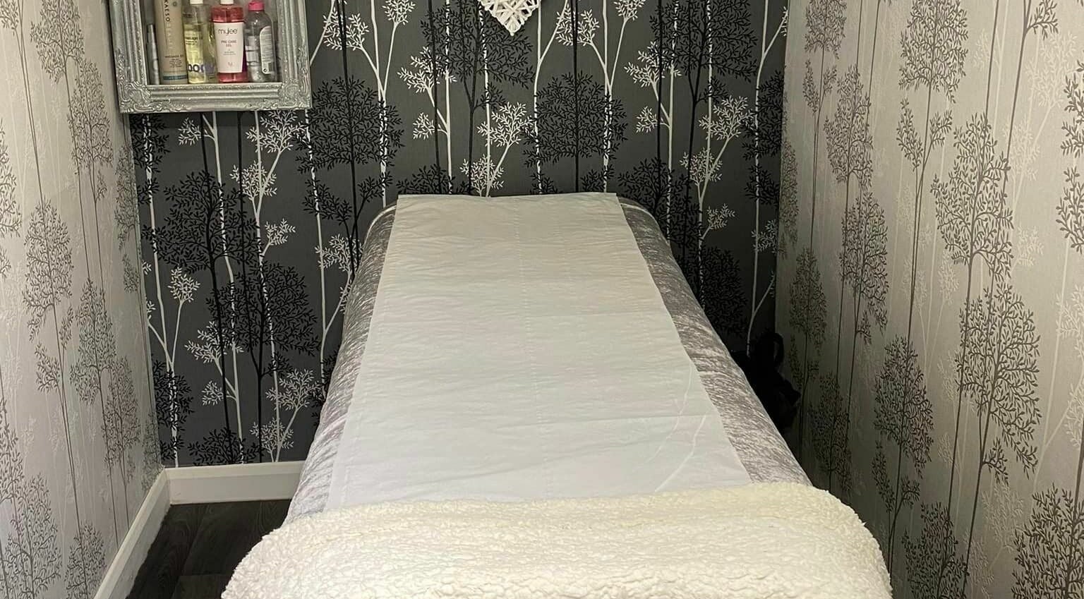 Tranquil massage room at Hayley's Hands and Beauty in Warwick, England, GB with elegant decor.