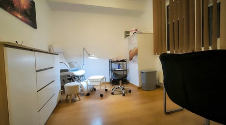 Mani&PediKM image 3