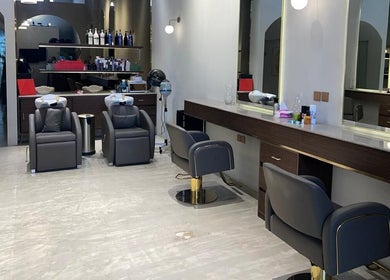 مساحة فاخرة في Summer Breeze Salon & Spa، الرياض، منطقة الرياض، تقدم خدمات تجميلية مريحة.