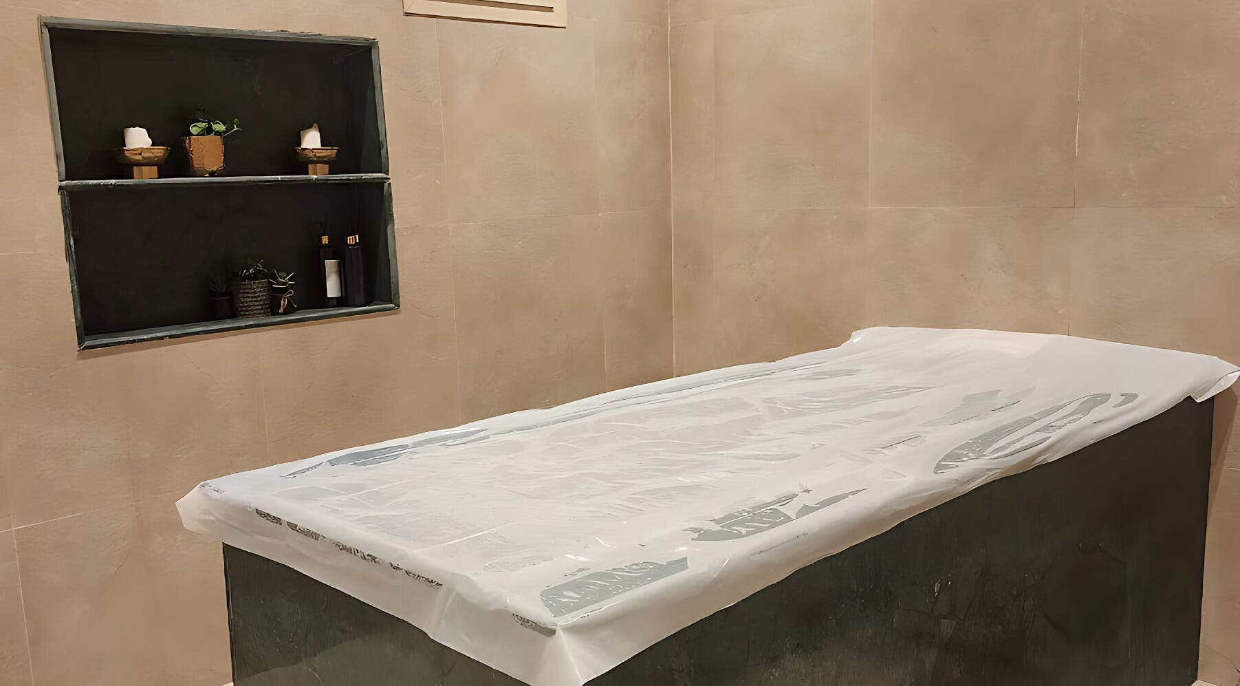 غرفة تدليك أنيقة في صالون ومركز سبا صيف النسيم في الرياض، منطقة الرياض، السعودية.