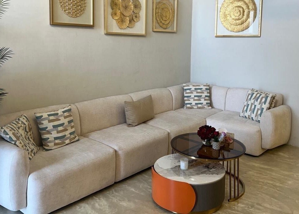 زاوية جلوس فاخرة في Summer Breeze Salon & Spa، الرياض، محافظة الرياض، السعودية.