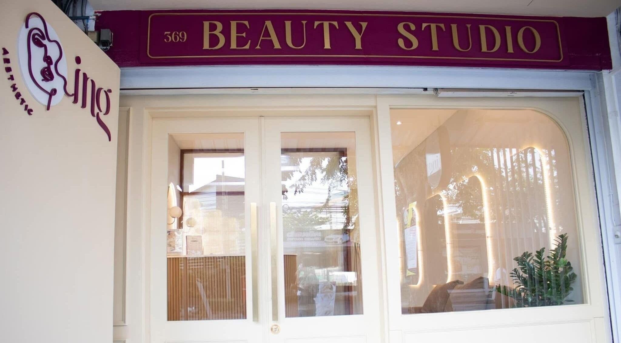 Front view of Ing Aesthetic's vibrant entrance in Krung Thep Maha Nakhon, TH, showcasing elegance and style.