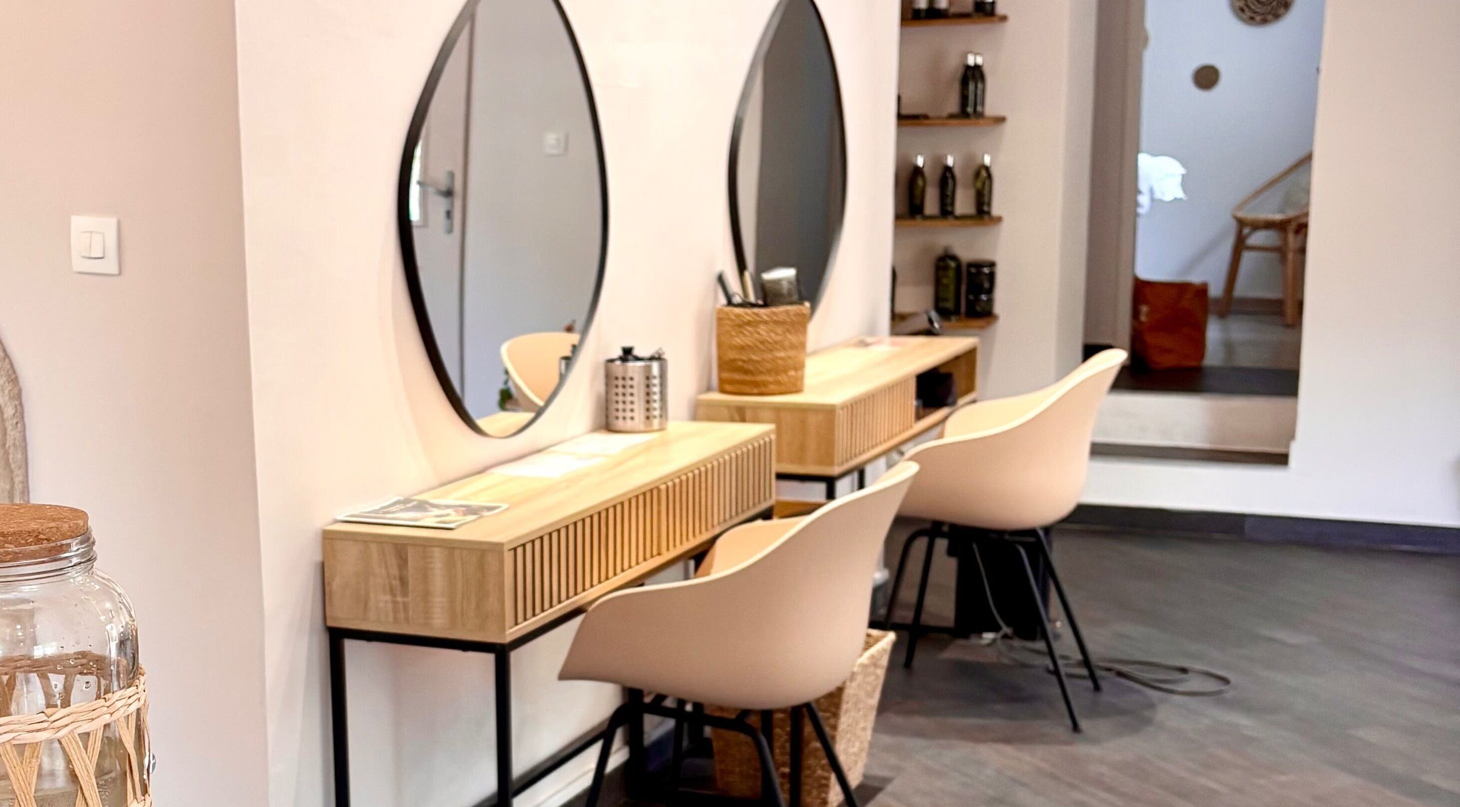 Espace coiffure élégant chez Maison Majolie - le rendez-vous, Montélimar, Auvergne-rhône-alpes, FR.