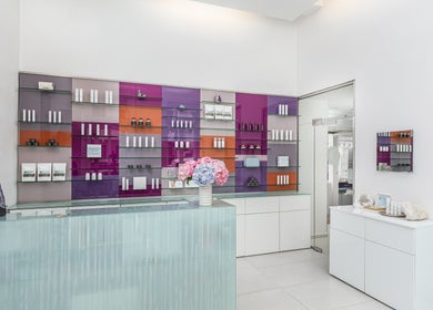 Anna Harangvölgyi Beauty and Longevity Institute Downtown fogadótere Budapest, Magyar, HU minimalistán berendezve.