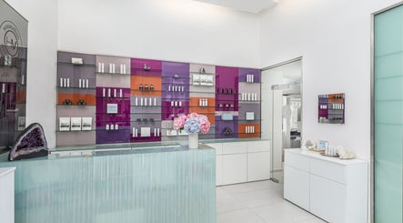 Anna Harangvölgyi Beauty and Longevity Institute Downtown fogadótere Budapest, Magyar, HU minimalistán berendezve.