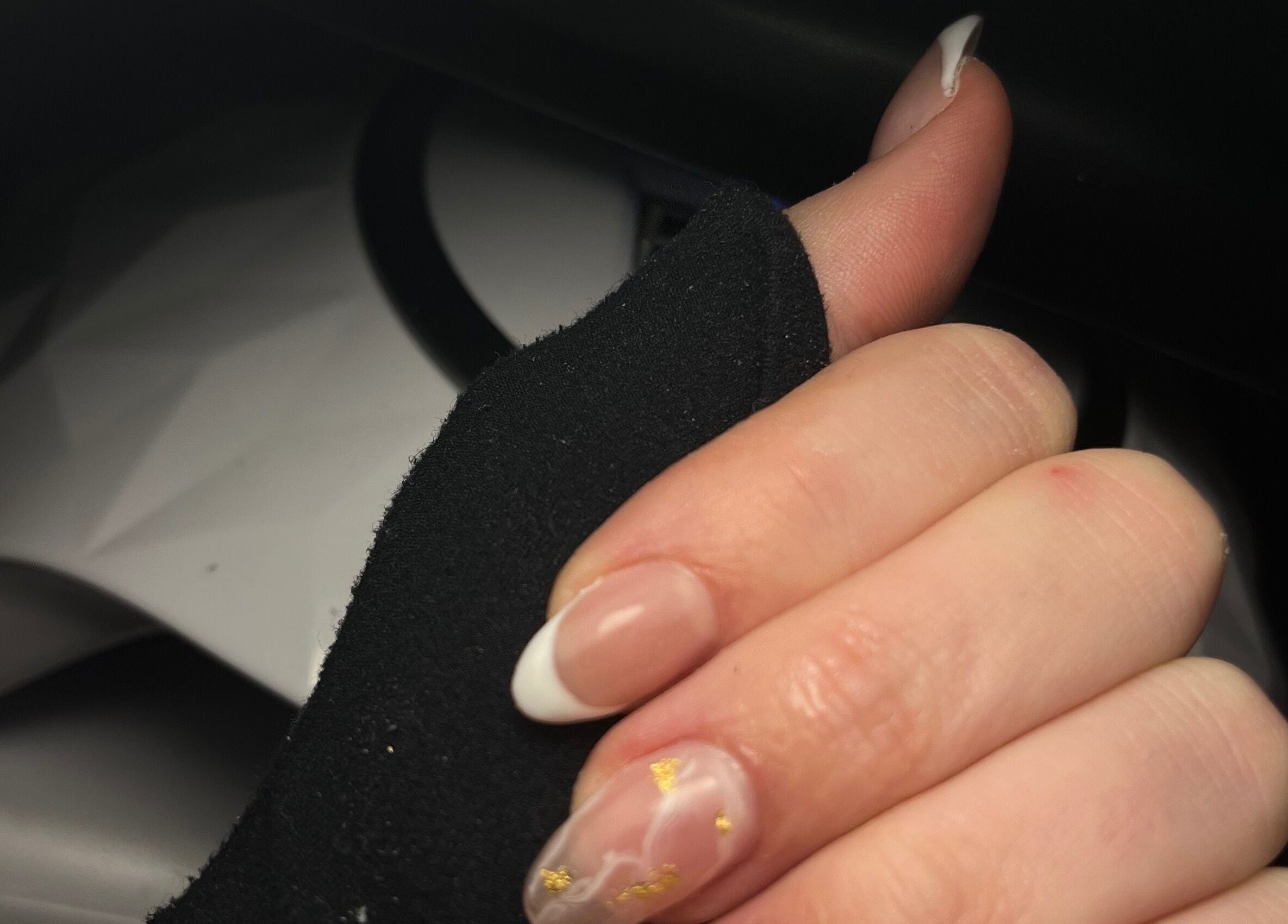 Close-up van stijlvolle nail art bij The Glosssy Studio, Ter Apel, Groningen, NL.