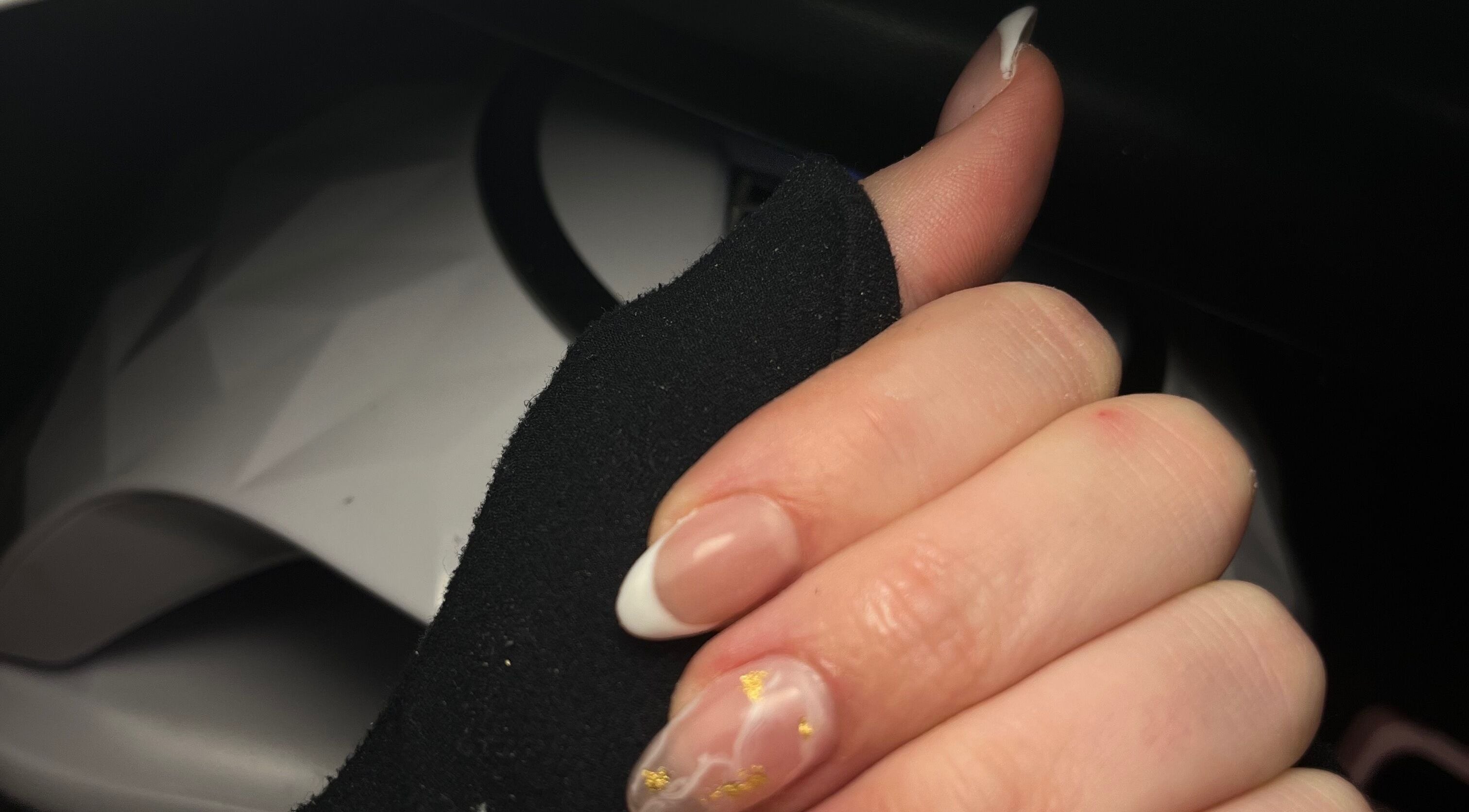 Close-up van stijlvolle nail art bij The Glosssy Studio, Ter Apel, Groningen, NL.