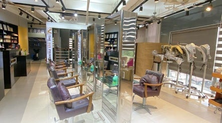 Super Visual Salon image 2