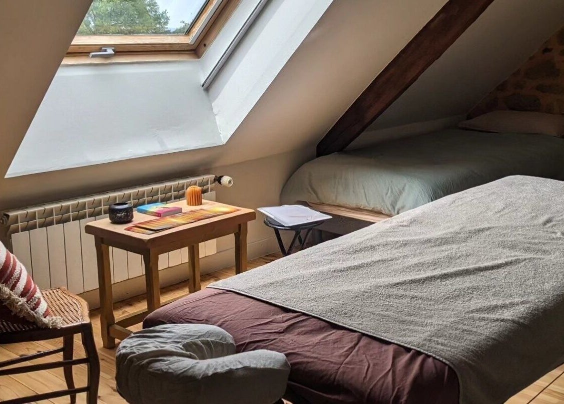 Salle de soin apaisante chez Samaya Massages - Les Massages Ayurvédiques De Samantha à Clermont-ferrand, Auvergne-rhône-alpes, FR.